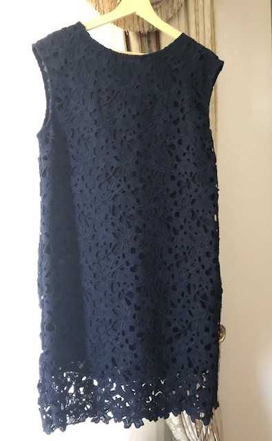 Vistoso vestido todo em renda azul escura marca Pedro del Hierro