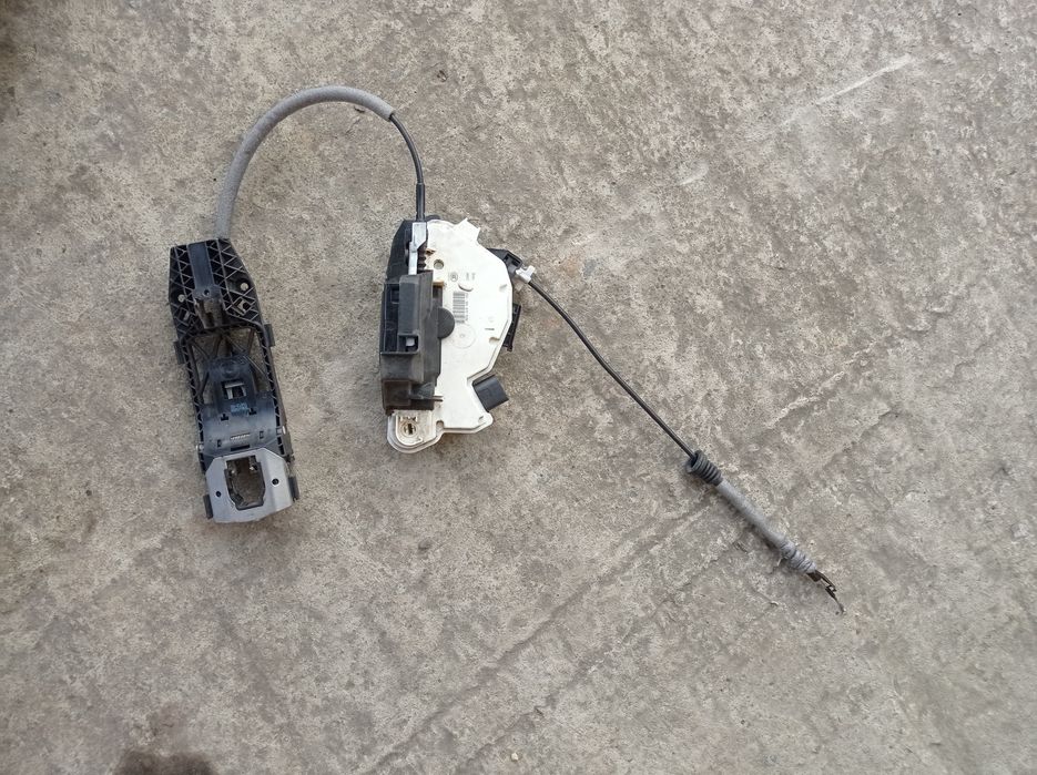 Продам замок для дверей перед ліва VW Passat B6, VW Golf VI