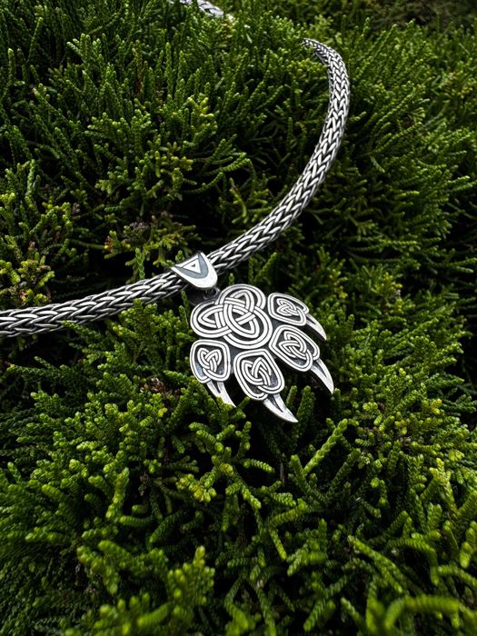 Срібний ланцюжок у скандинавському стилі