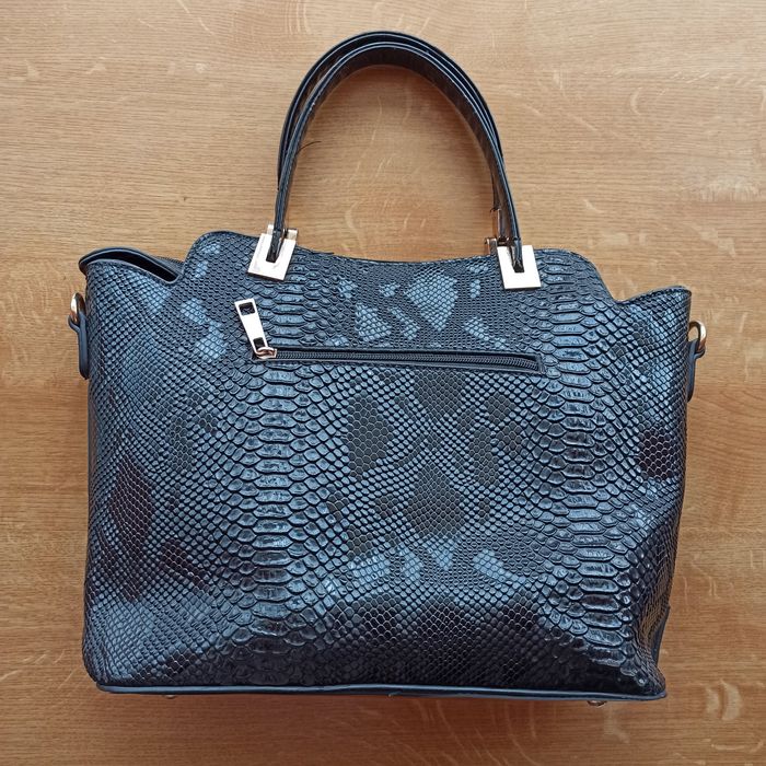 Стильна сумка «під шкіру змії"