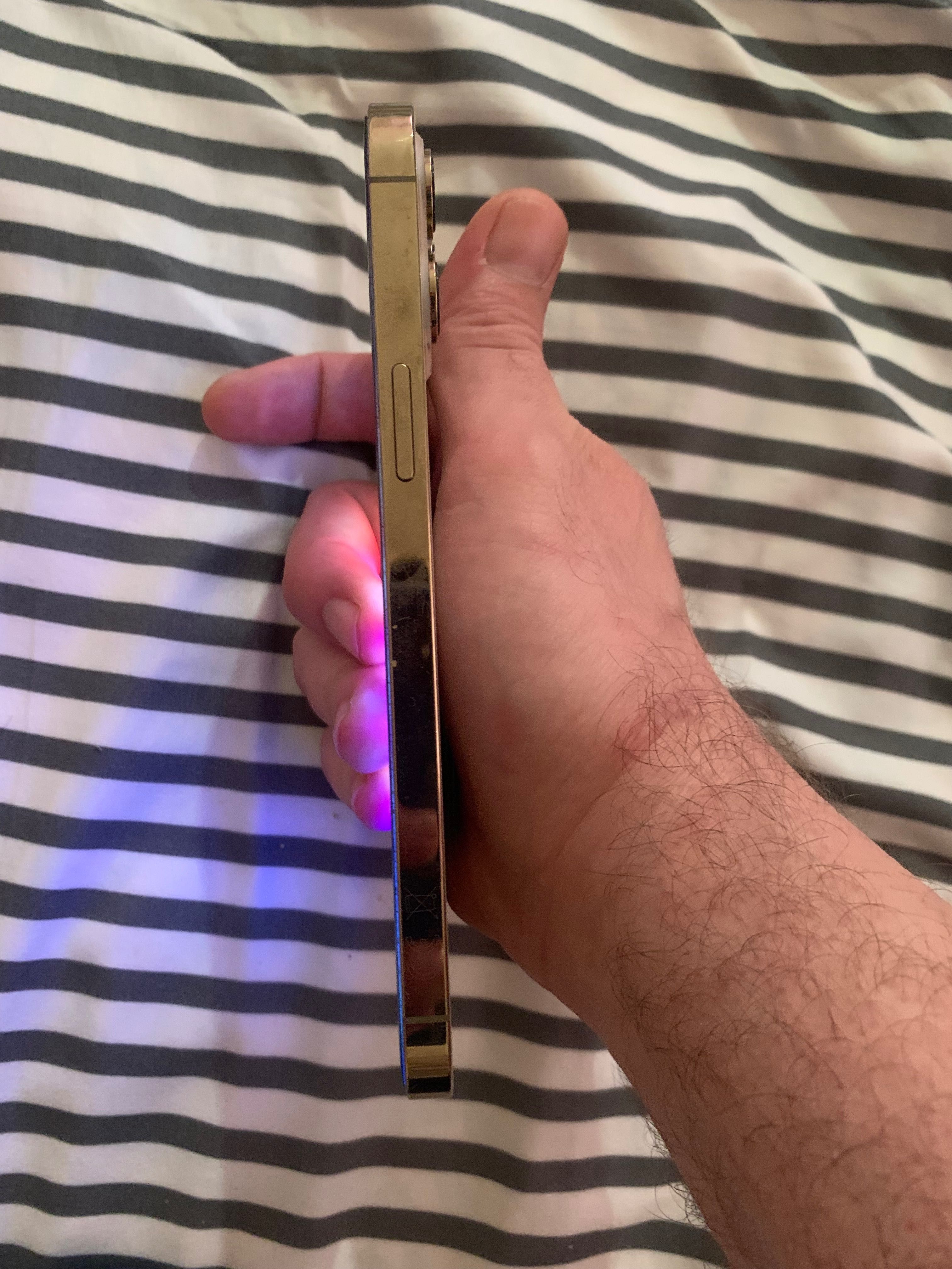 Продам IPhone 12 Pro Max 128гб gold