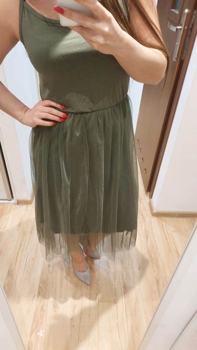 Tiulowa sukienka M L midi