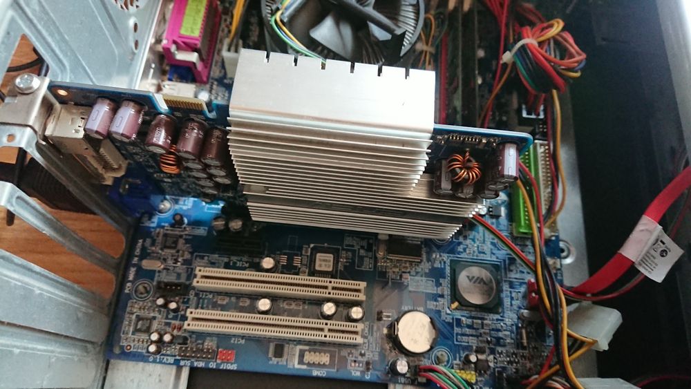 Komputer Stacjonarny ASUS cały zestaw w okazyjnej cenie