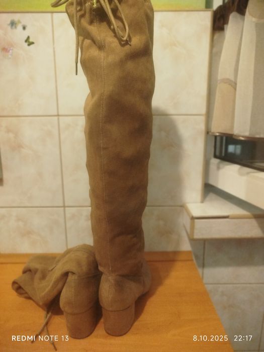 Sprzedam zamszowe długie kozaczki