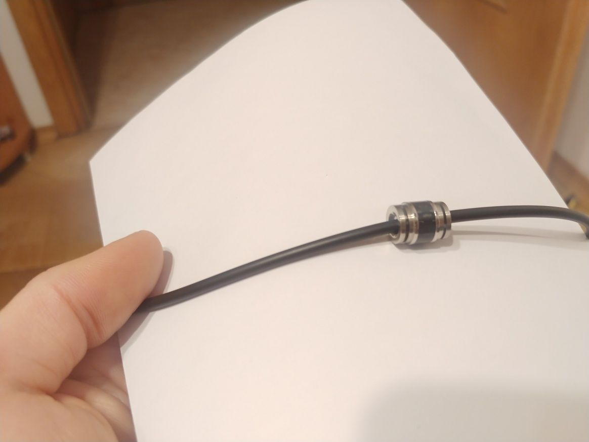 Naszyjnik z włókna węglowego i stali na rzemyku Carbon Fiber