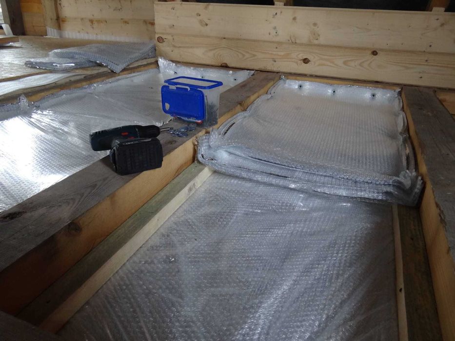 Izolacja do poddaszy ISOBOOSTER T2 nie wełna - rolka 15 m kw.