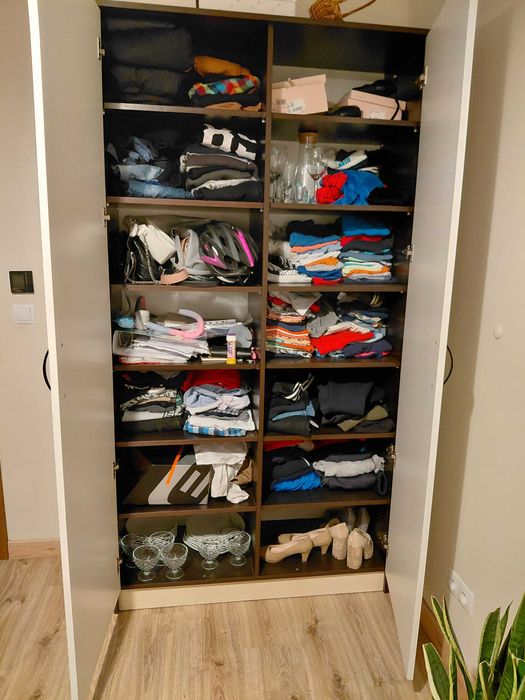 Szafa z półkami, solidnie wykonana!