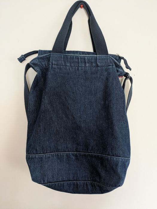 Torba na ramię "Levi's", granatowa,w dobrym stanie. Pozdrawiam.