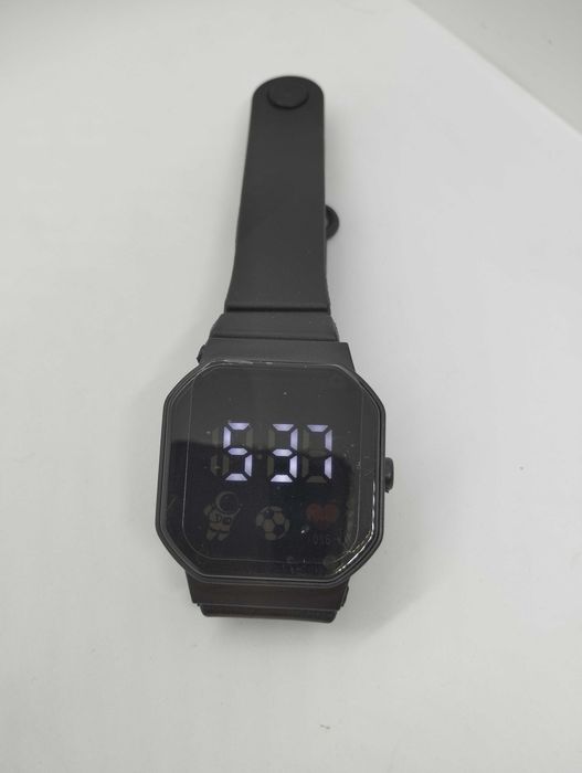 Стильний годинник у стилі Харадзюку з LED-підсвічуванням та календарем