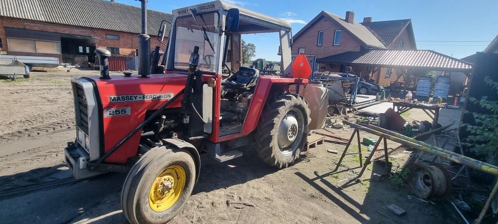 Massey Ferguson 550/235 z turem