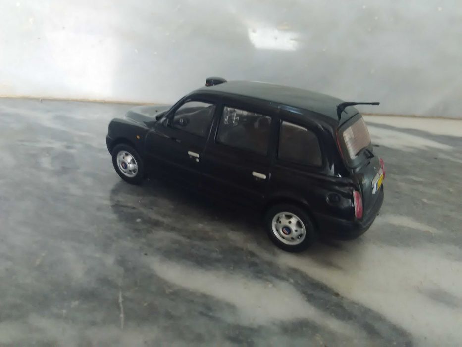 Miniatura Ixo Taxi Londrino 2009  1:43