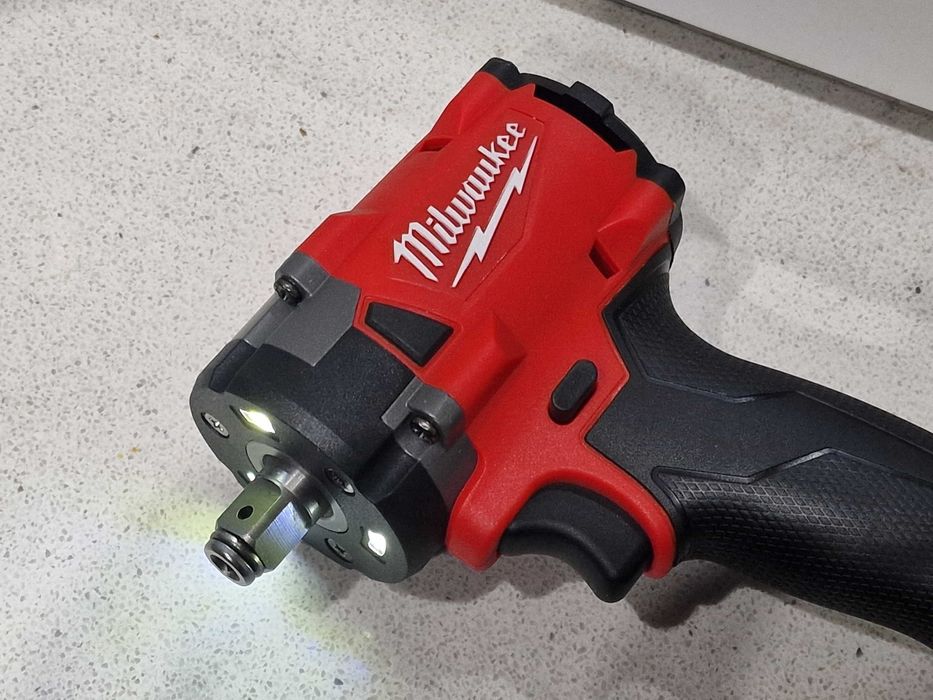klucz udarowy akumulatorowy Milwaukee M18 FIW2F12-0X 18V 339Nm 1/2