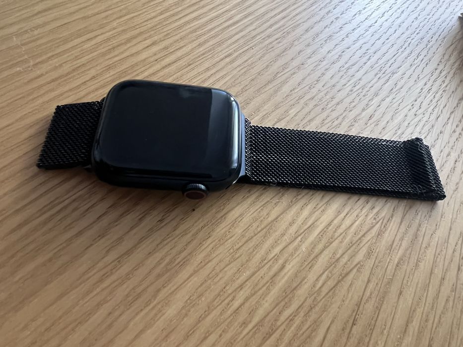 Apple Watch SE GPS+Cellular 44mm Meia-Noite, Bracelete Meia-Noite