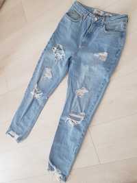 Niebieskie mom jeans z dziurami - New Look