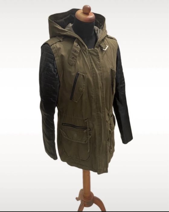 Damski płaszcz/parka z rękawami z ekoskóry. Idealny na wiosnę!