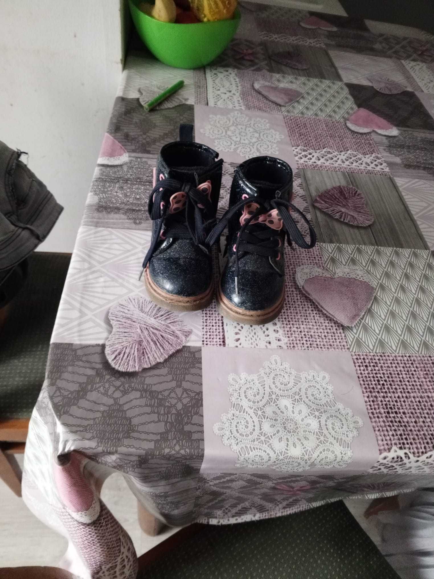 Buty Kozaki Botki Trzewiki CCC Myszka Minnie błyszczące r. 24