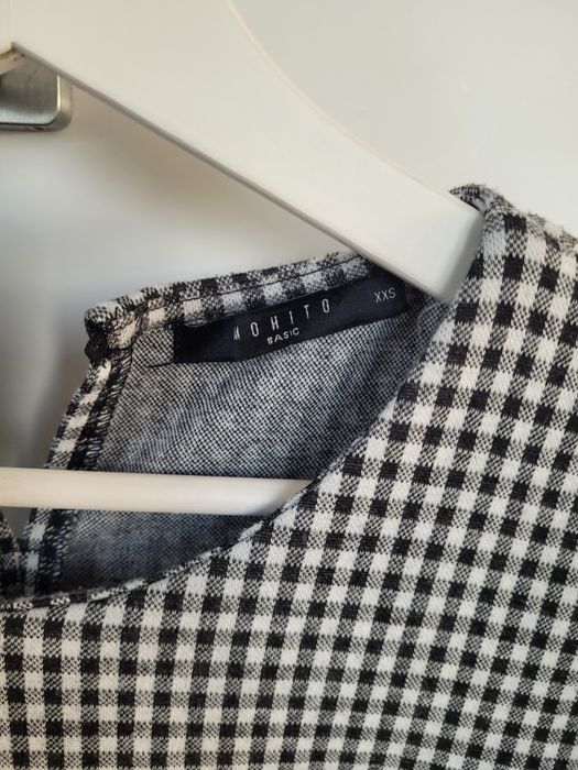 Sukienka w czarną pepitkę Mohito xxs