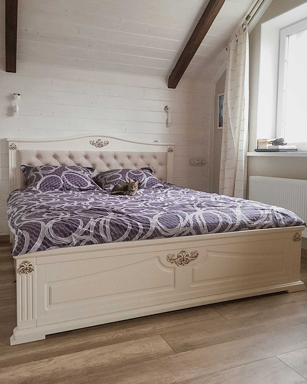 Шикарная двуспальная кровать с мягким изголовьем, деревянная