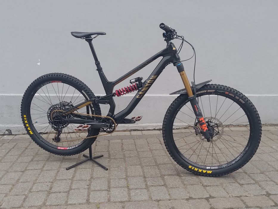 Canyon torque super enduro 27.5

180mm Fox, R