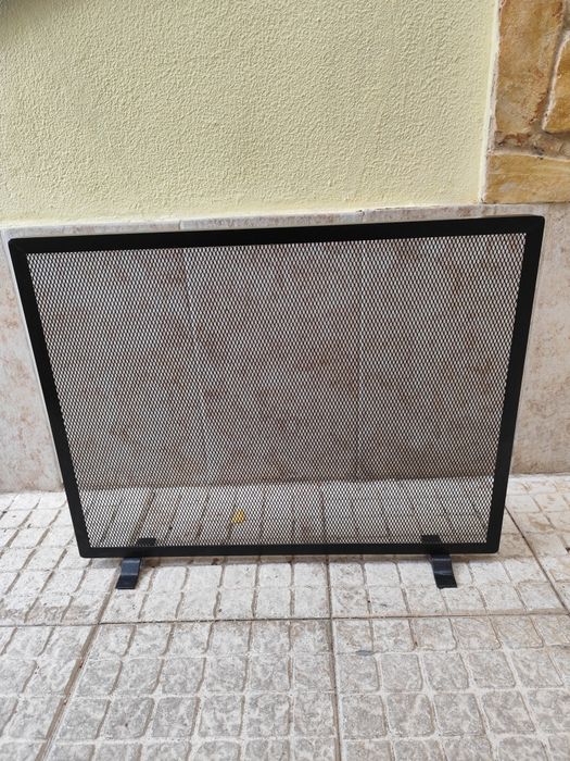 Base e proteção para lareira