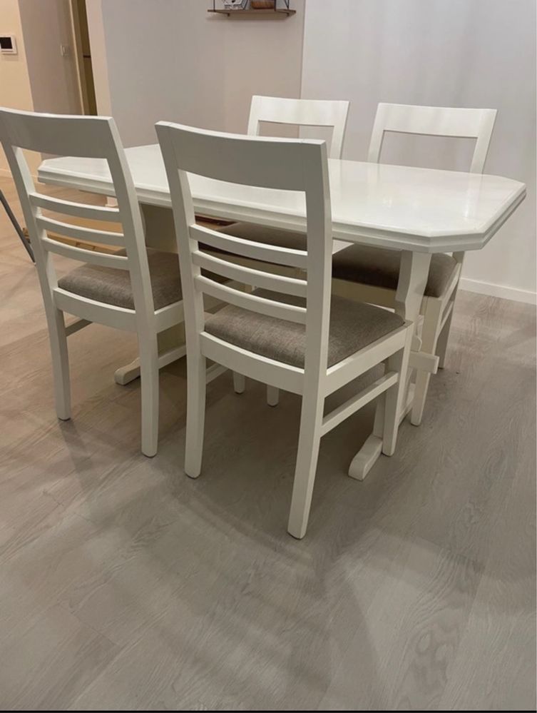 Mesa + 4 cadeiras