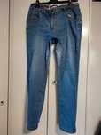 Niebieskie jeansy
