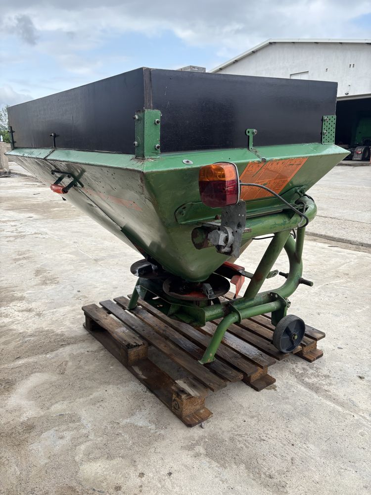 Rozsiewacz nawozu amazone ZA-F ( 2x hydraulika, koła)
