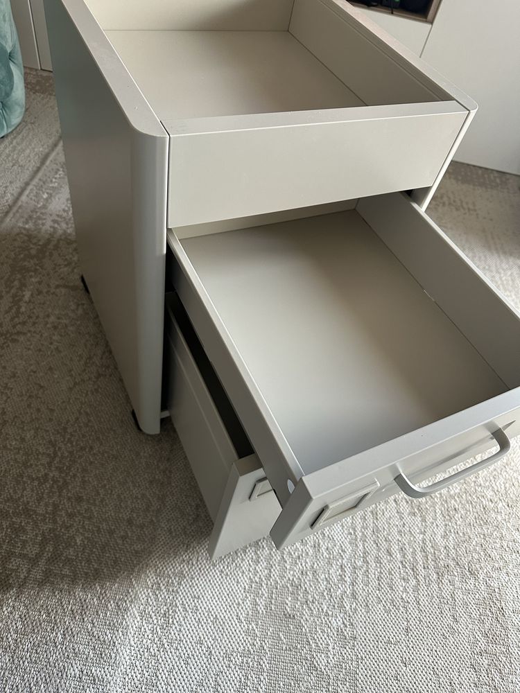 Bloco de gavetas Ikea Idasen(139€ na loja)