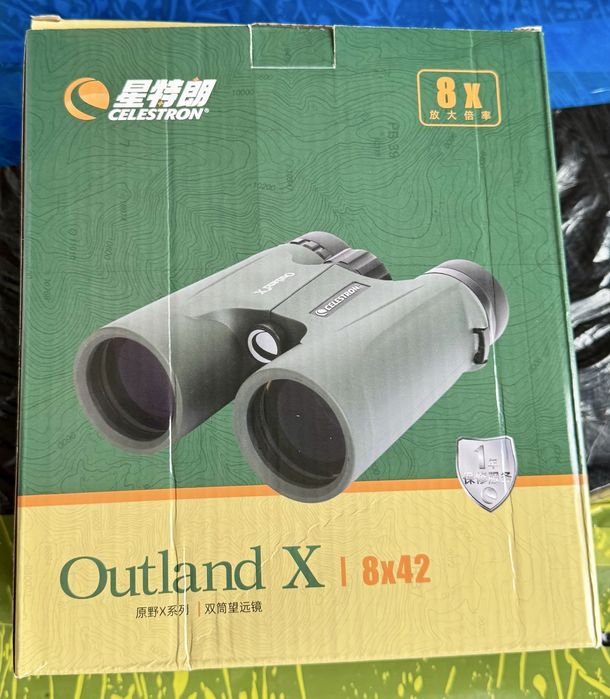 Продам бінокль CELESTRON Outland 8х42
