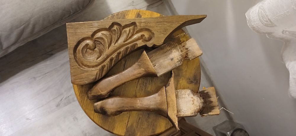 Stare nogi, elementy sofy komody szafy