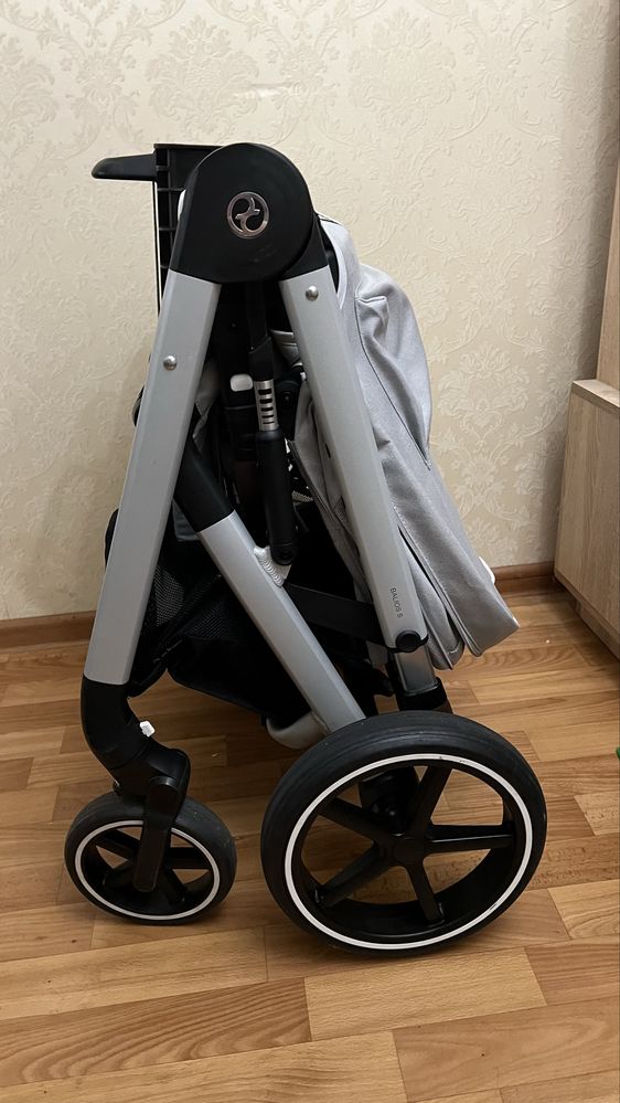 Cybex Balios S Lux Lava Grey 2024