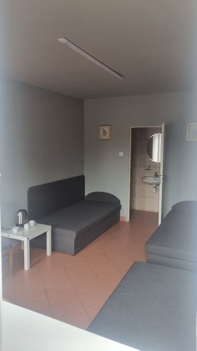 Pokoje z łazienkami i odrębnymi wejsciami z dworu