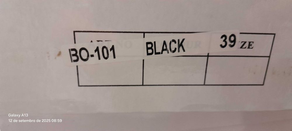 3 Pares de sapatos novos