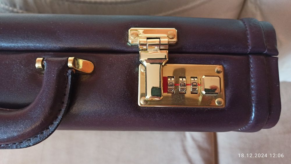 Портфель-дипломат из натуральной кожи