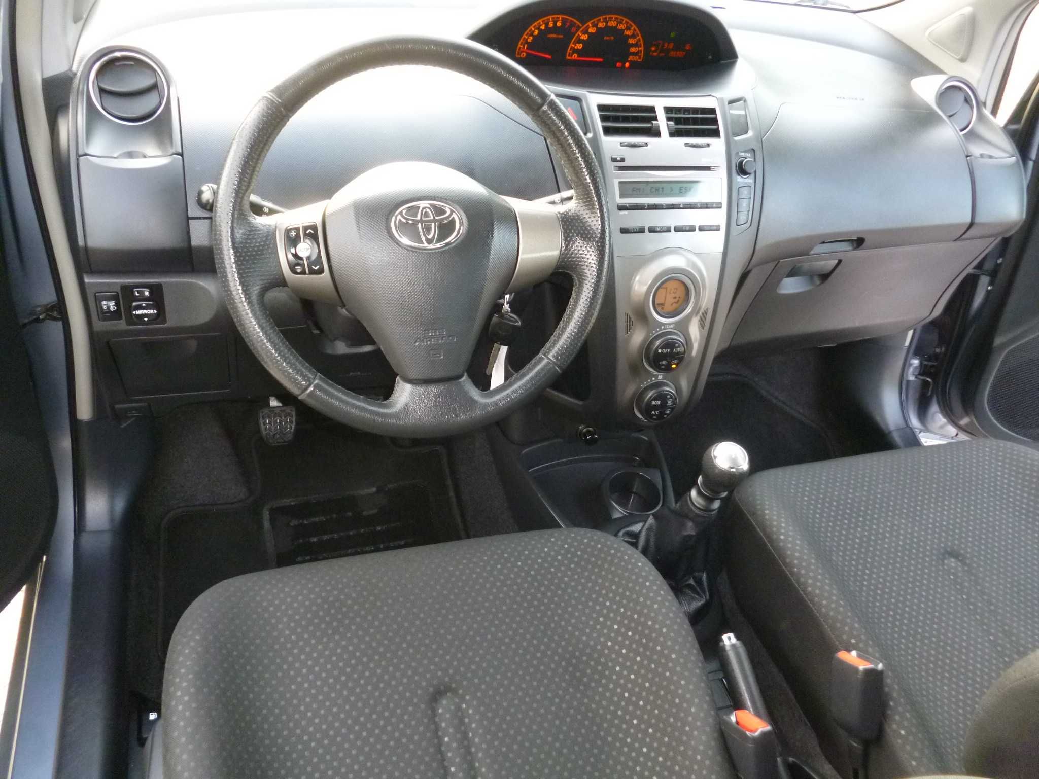 Toyota Yaris 1.3 101 koni alu,klima 6 biegi 100% orginal.