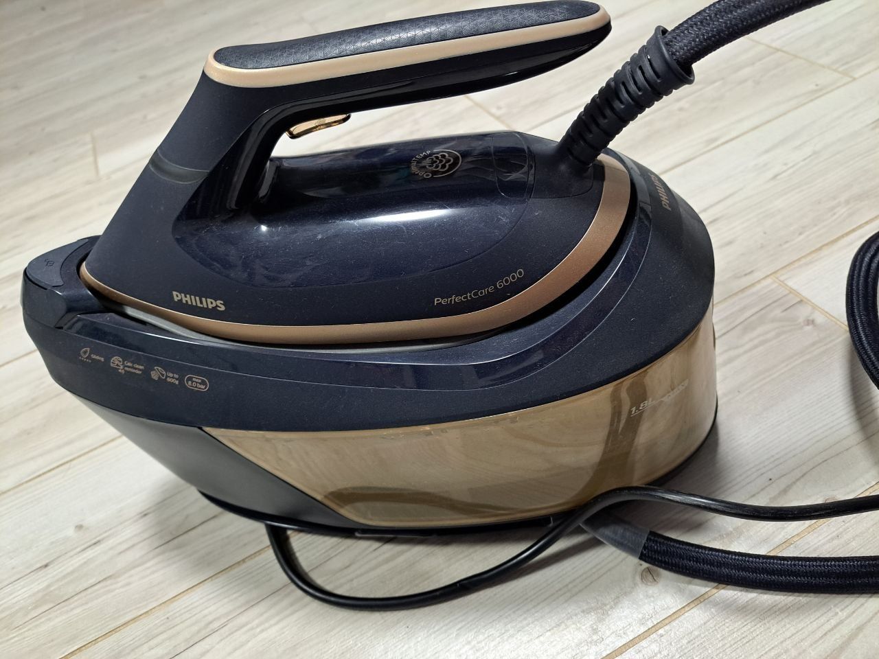 Праска з парогенератором Philips PerfectCare 6000