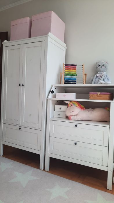 Sprzedam meble białe drewniane.