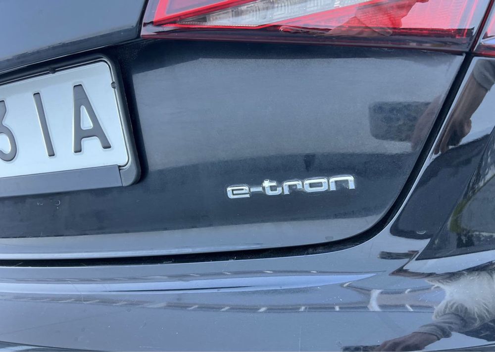 Audi A3 E-tron 2016 рік