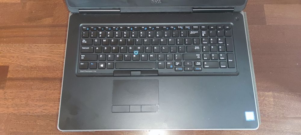 Dell Precision 7710 17,3" i7-6820hq RAM-8gb SSD-256 AMD FirePro 2gb
