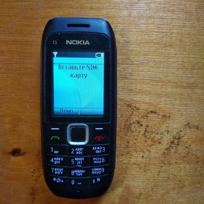 Телефон и зарядное устройство