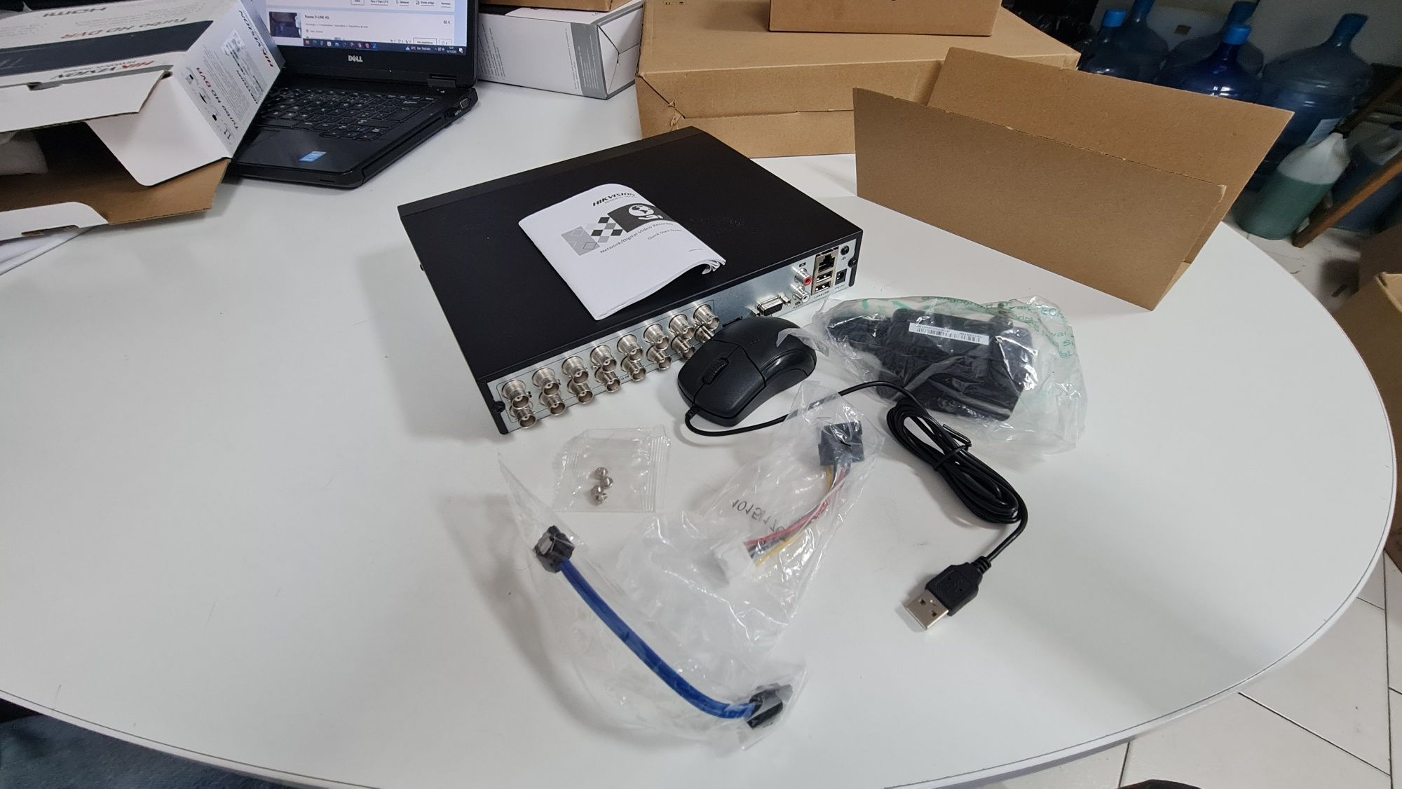 Gravador analógico de vidiovigilancia 16 câmaras HIK VISION
