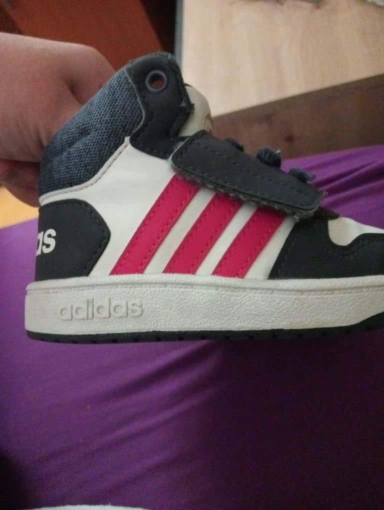 Кроссовки Adidas