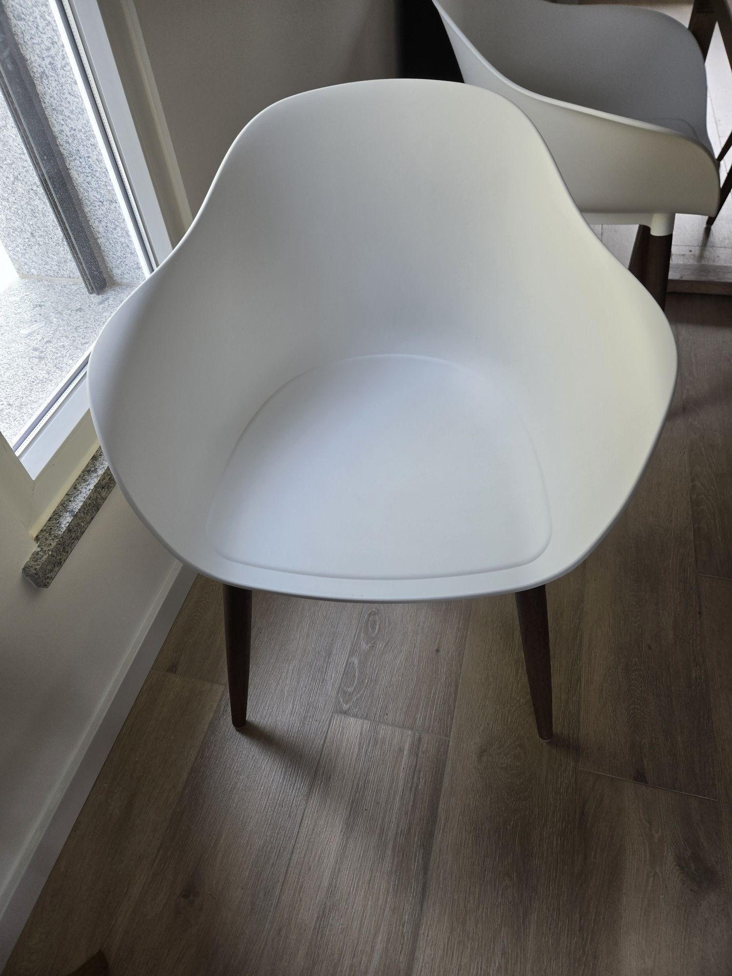 Cadeira branca Ikea