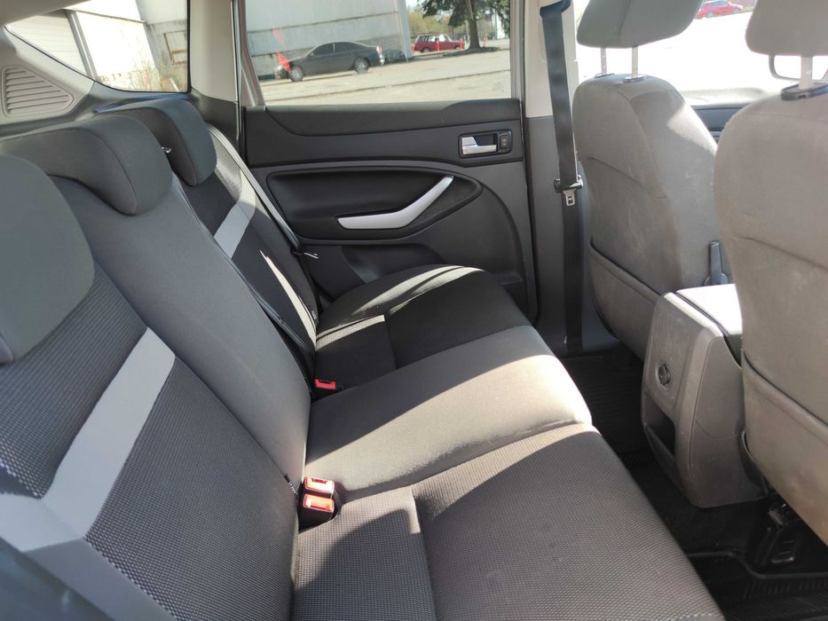 автомобіль Ford kuga 1