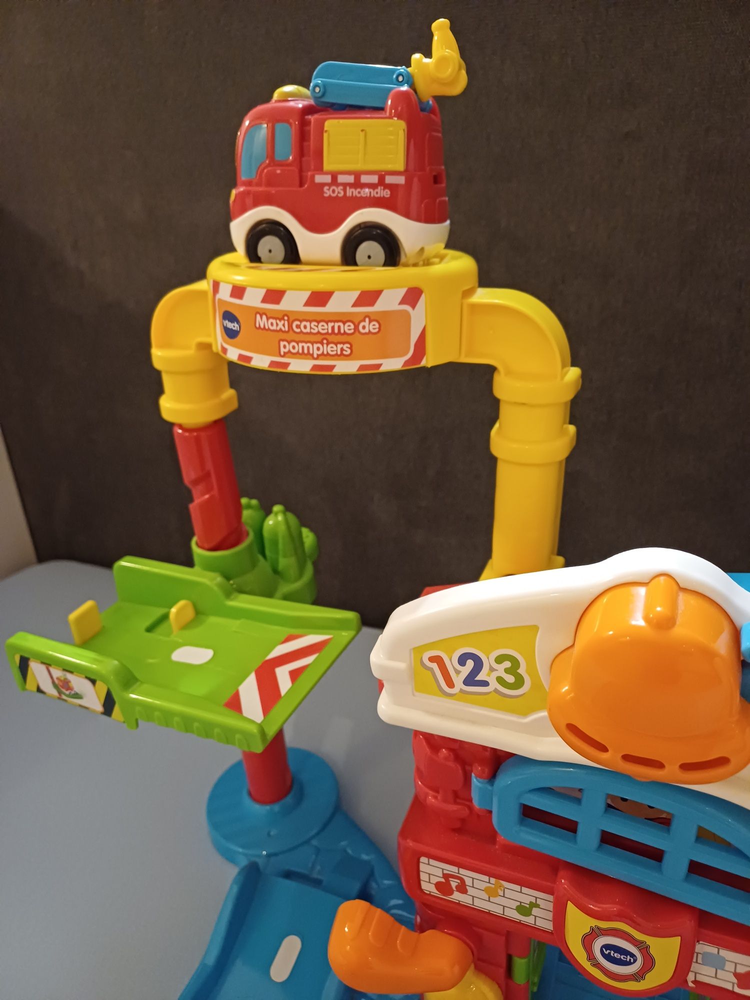 Remiza Strażacka, Vtech, Tut Tut Autka z autkiem plus gratis