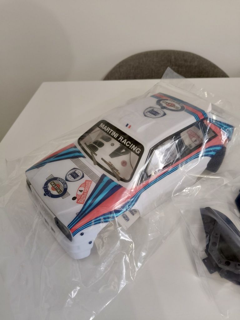 Carroçaria Lancia Delta 1:14 com luz