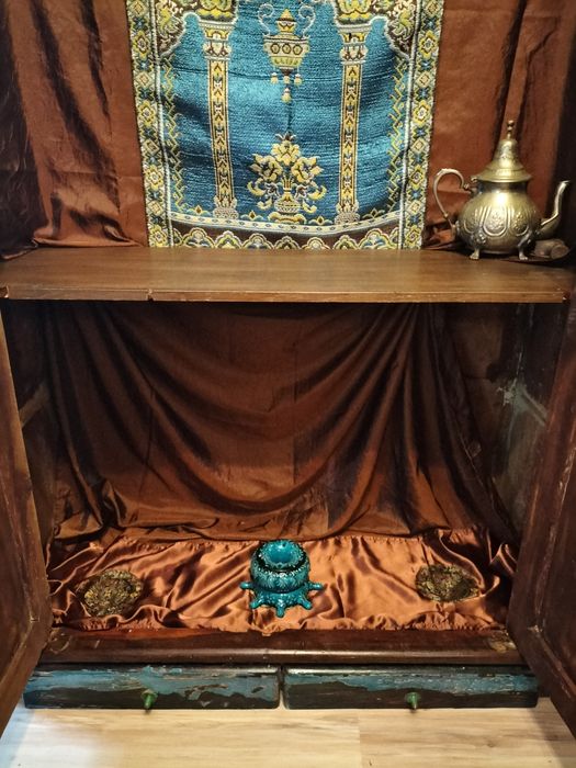 Sprzedam bardzo starą szafę