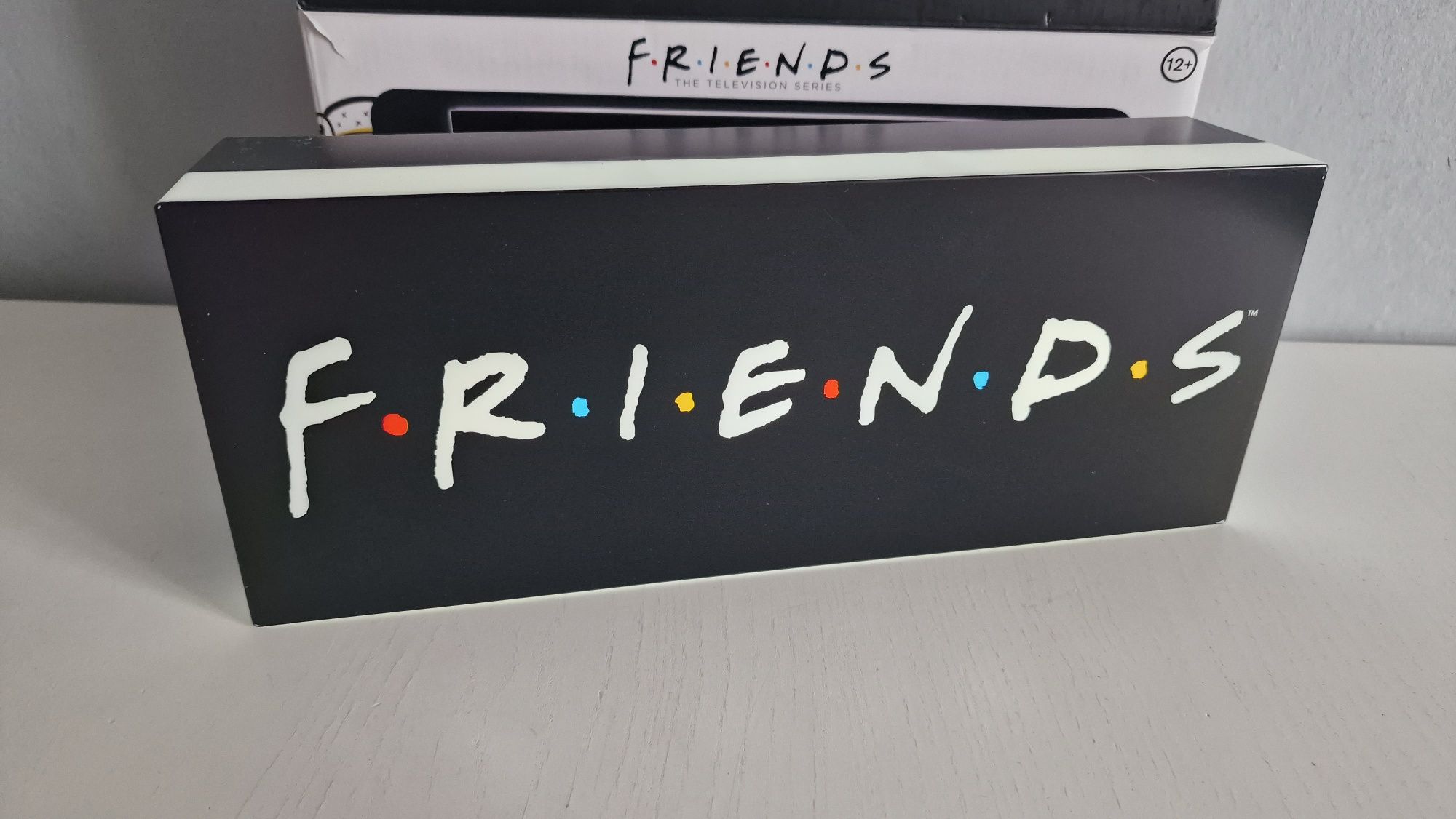 Friends logo lampka