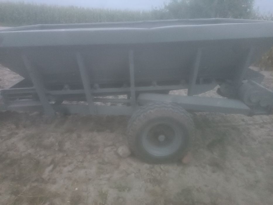 Rozsiewacz do wapna lub nawozu piast lcw 3