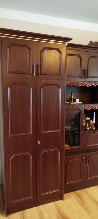 Meblościanka z koroną